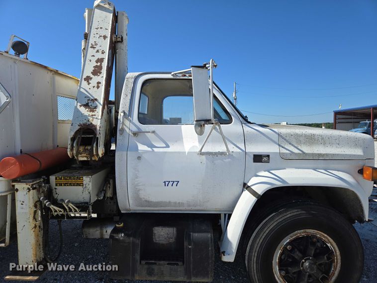 image for item ED2134 1987 Chevrolet C7 crane truck