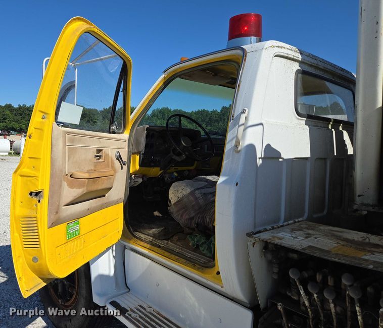 image for item ED2134 1987 Chevrolet C7 crane truck