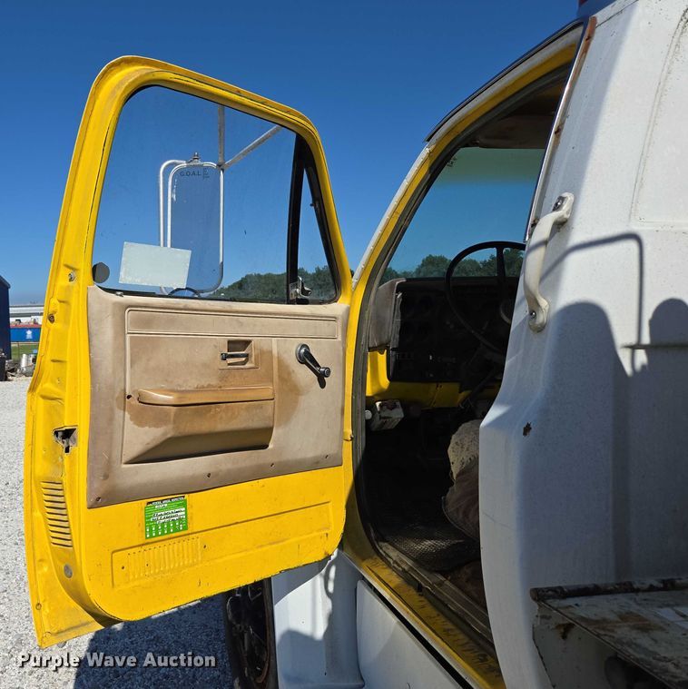 image for item ED2134 1987 Chevrolet C7 crane truck