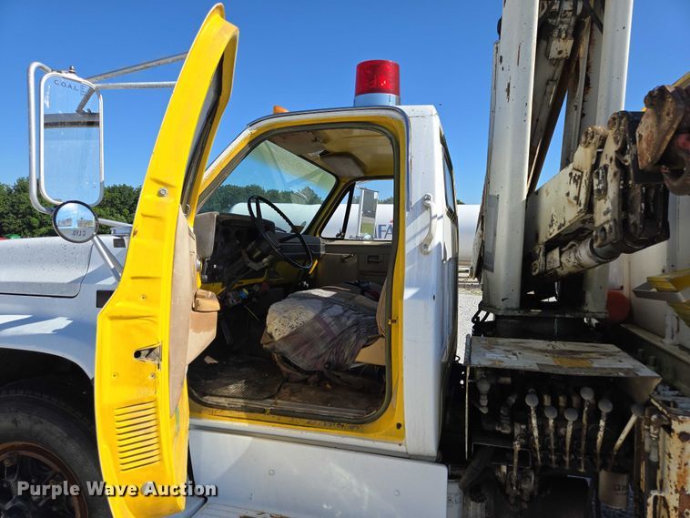 image for item ED2134 1987 Chevrolet C7 crane truck