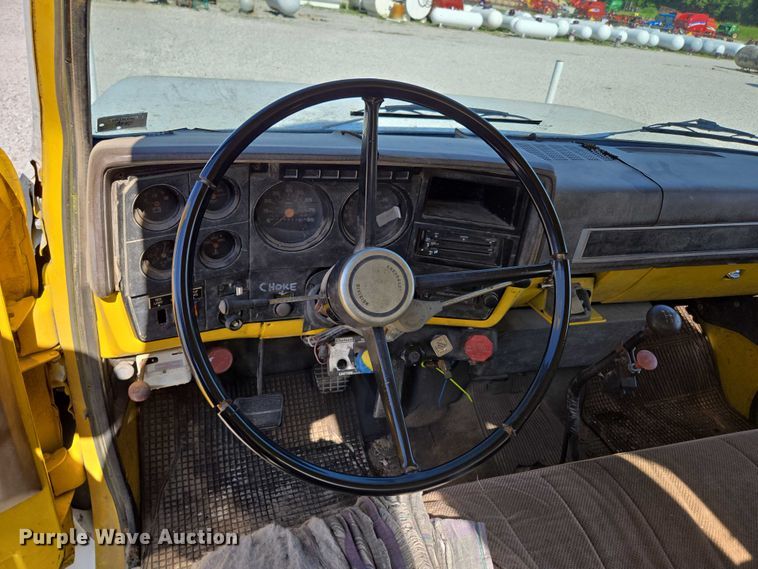 image for item ED2134 1987 Chevrolet C7 crane truck