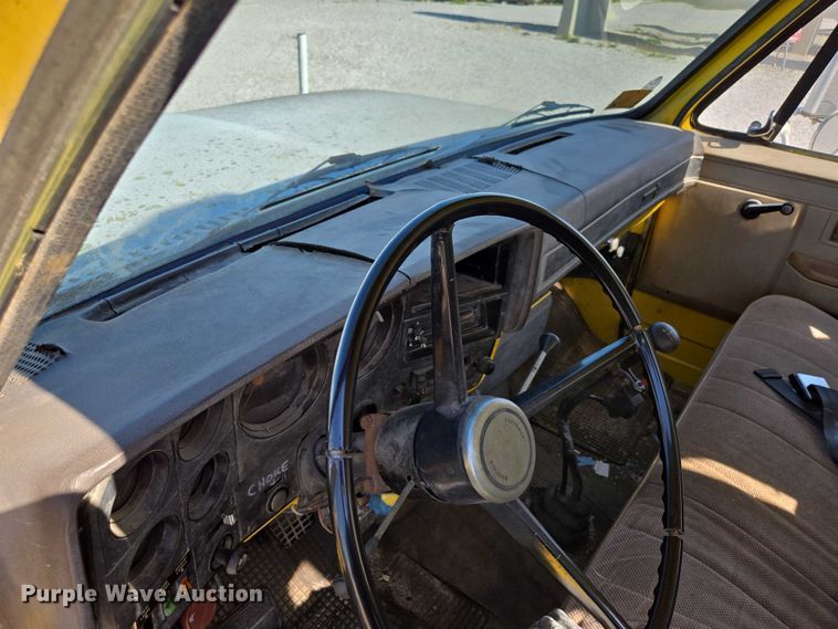 image for item ED2134 1987 Chevrolet C7 crane truck