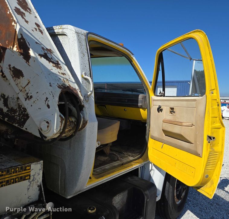 image for item ED2134 1987 Chevrolet C7 crane truck