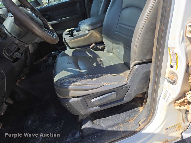 image for item ED2139 2014 Dodge Ram 5500 Crew Cab flatbed truck