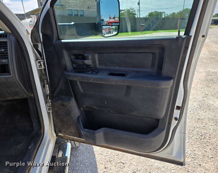 image for item ED2139 2014 Dodge Ram 5500 Crew Cab flatbed truck