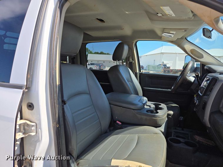 image for item ED2139 2014 Dodge Ram 5500 Crew Cab flatbed truck