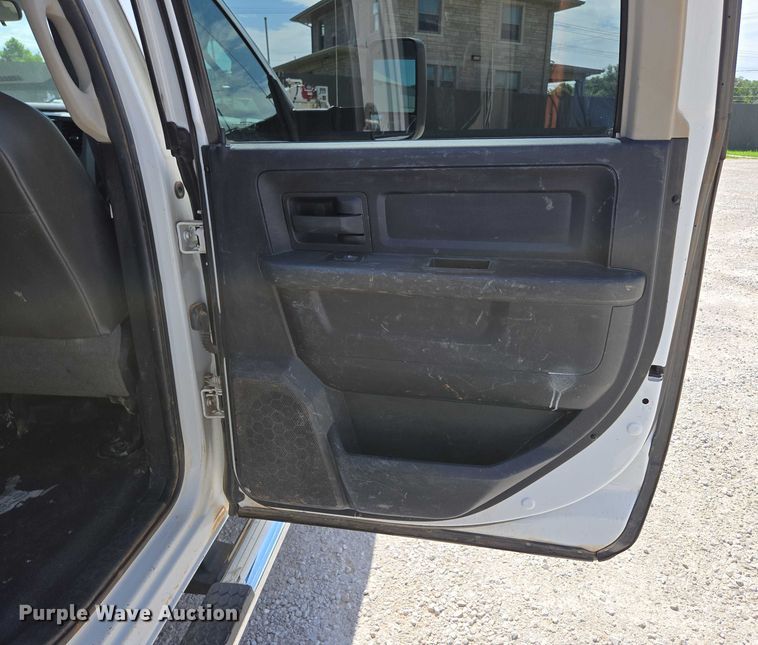 image for item ED2139 2014 Dodge Ram 5500 Crew Cab flatbed truck