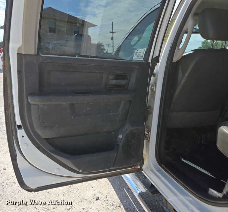 image for item ED2139 2014 Dodge Ram 5500 Crew Cab flatbed truck