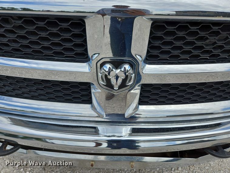 image for item ED2140 2014 Dodge Ram 3500 Crew Cab flatbed pickup truck