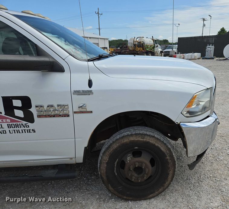 image for item ED2140 2014 Dodge Ram 3500 Crew Cab flatbed pickup truck