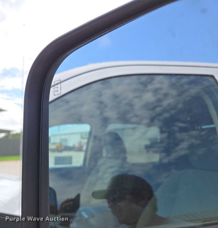 image for item ED2140 2014 Dodge Ram 3500 Crew Cab flatbed pickup truck