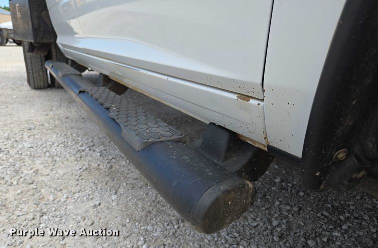 image for item ED2140 2014 Dodge Ram 3500 Crew Cab flatbed pickup truck