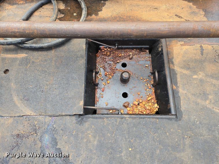 image for item ED2140 2014 Dodge Ram 3500 Crew Cab flatbed pickup truck