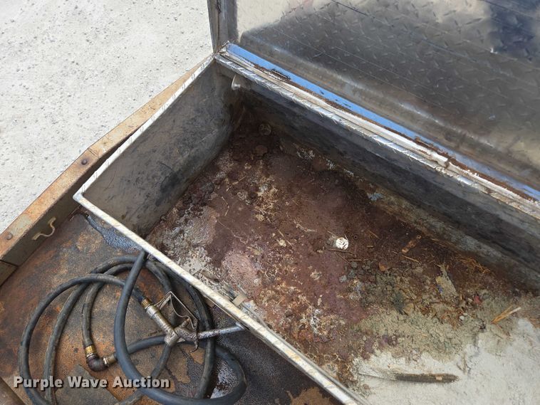 image for item ED2140 2014 Dodge Ram 3500 Crew Cab flatbed pickup truck