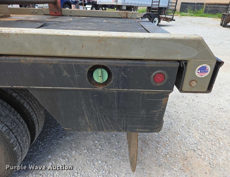 image for item ED2140 2014 Dodge Ram 3500 Crew Cab flatbed pickup truck