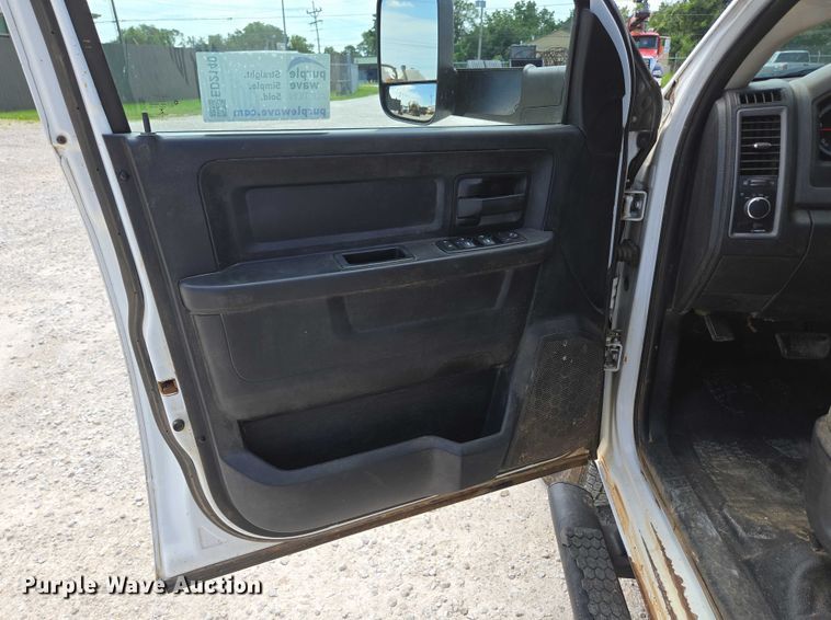 image for item ED2140 2014 Dodge Ram 3500 Crew Cab flatbed pickup truck