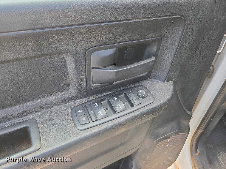 image for item ED2140 2014 Dodge Ram 3500 Crew Cab flatbed pickup truck