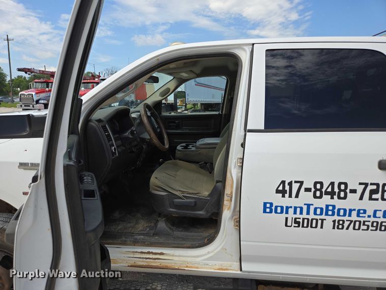 image for item ED2140 2014 Dodge Ram 3500 Crew Cab flatbed pickup truck