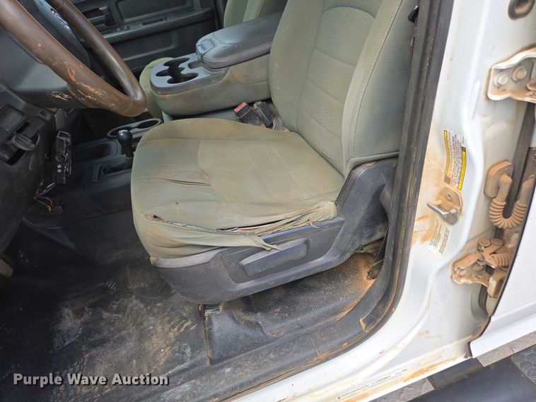 image for item ED2140 2014 Dodge Ram 3500 Crew Cab flatbed pickup truck