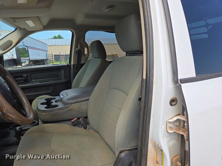 image for item ED2140 2014 Dodge Ram 3500 Crew Cab flatbed pickup truck