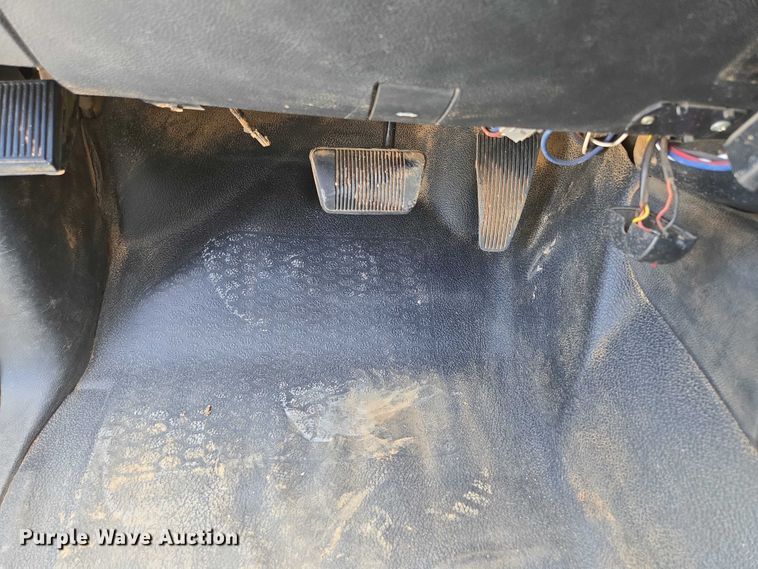 image for item ED2140 2014 Dodge Ram 3500 Crew Cab flatbed pickup truck