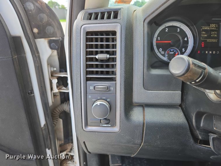 image for item ED2140 2014 Dodge Ram 3500 Crew Cab flatbed pickup truck