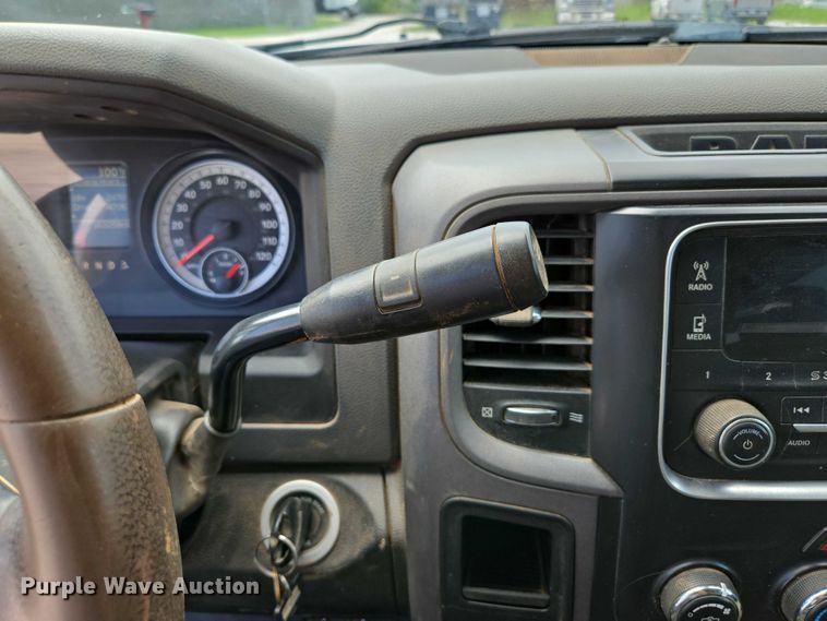 image for item ED2140 2014 Dodge Ram 3500 Crew Cab flatbed pickup truck