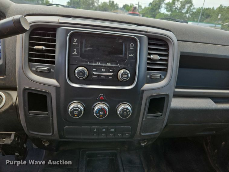 image for item ED2140 2014 Dodge Ram 3500 Crew Cab flatbed pickup truck