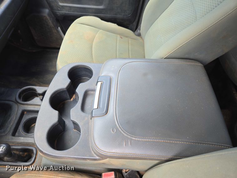 image for item ED2140 2014 Dodge Ram 3500 Crew Cab flatbed pickup truck