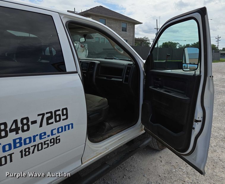 image for item ED2140 2014 Dodge Ram 3500 Crew Cab flatbed pickup truck