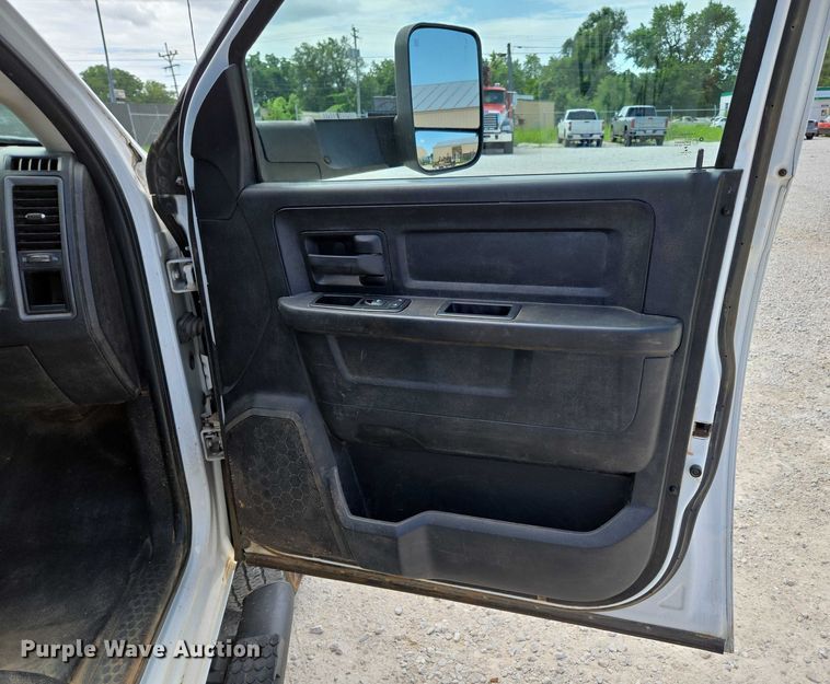 image for item ED2140 2014 Dodge Ram 3500 Crew Cab flatbed pickup truck