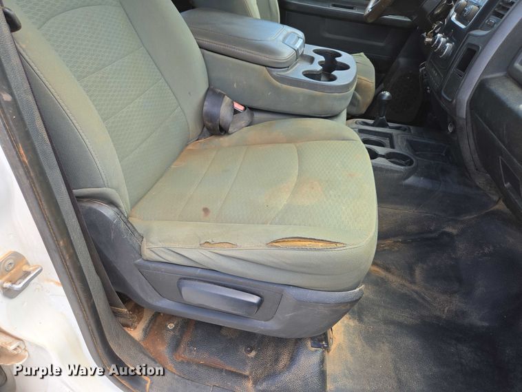 image for item ED2140 2014 Dodge Ram 3500 Crew Cab flatbed pickup truck