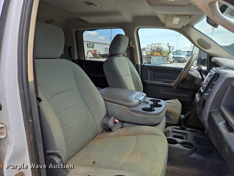 image for item ED2140 2014 Dodge Ram 3500 Crew Cab flatbed pickup truck