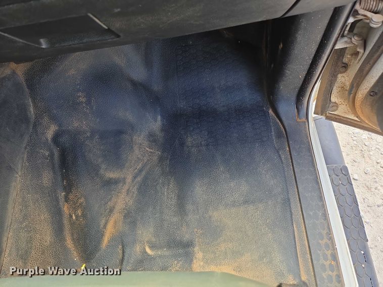 image for item ED2140 2014 Dodge Ram 3500 Crew Cab flatbed pickup truck