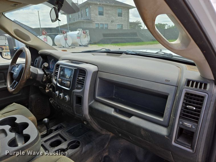 image for item ED2140 2014 Dodge Ram 3500 Crew Cab flatbed pickup truck