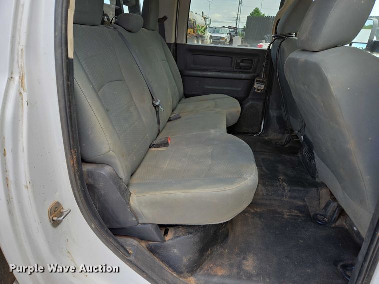 image for item ED2140 2014 Dodge Ram 3500 Crew Cab flatbed pickup truck