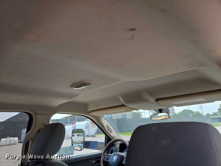 image for item ED2140 2014 Dodge Ram 3500 Crew Cab flatbed pickup truck