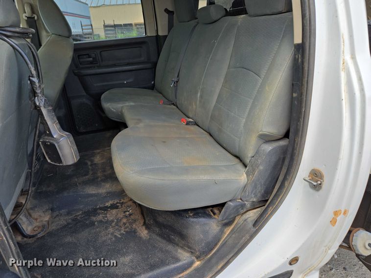 image for item ED2140 2014 Dodge Ram 3500 Crew Cab flatbed pickup truck