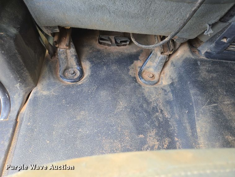 image for item ED2140 2014 Dodge Ram 3500 Crew Cab flatbed pickup truck