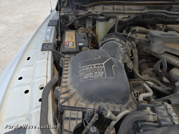 image for item ED2140 2014 Dodge Ram 3500 Crew Cab flatbed pickup truck