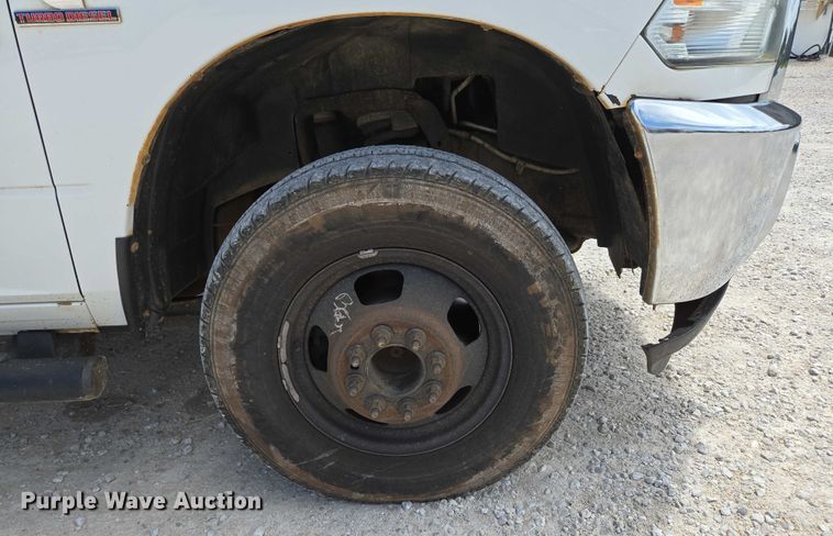 image for item ED2140 2014 Dodge Ram 3500 Crew Cab flatbed pickup truck