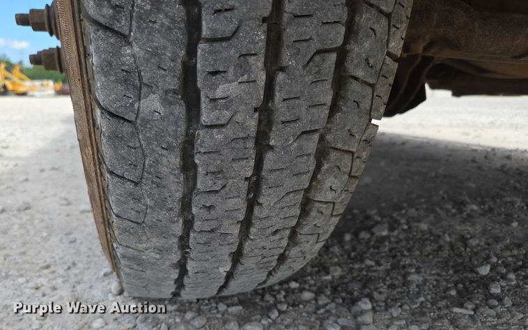 image for item ED2140 2014 Dodge Ram 3500 Crew Cab flatbed pickup truck