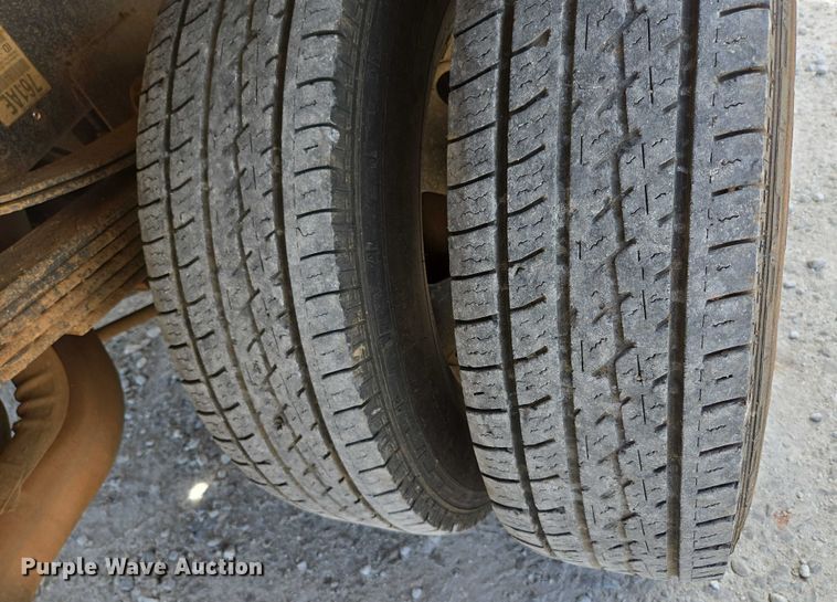 image for item ED2140 2014 Dodge Ram 3500 Crew Cab flatbed pickup truck