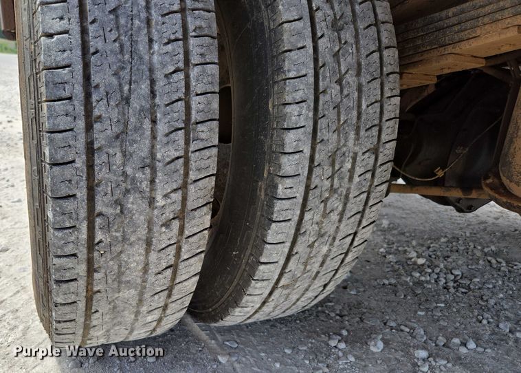 image for item ED2140 2014 Dodge Ram 3500 Crew Cab flatbed pickup truck