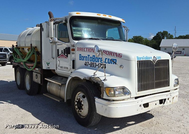 image for item ED2142 2007 International 9400i SBA flatbed truck with mud mixing system