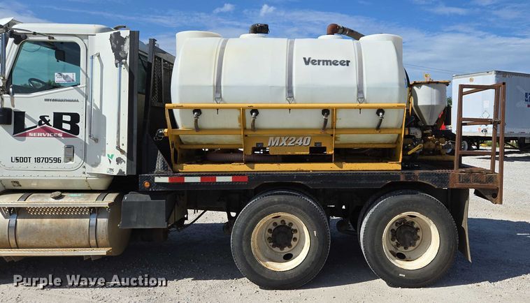 image for item ED2142 2007 International 9400i SBA flatbed truck with mud mixing system