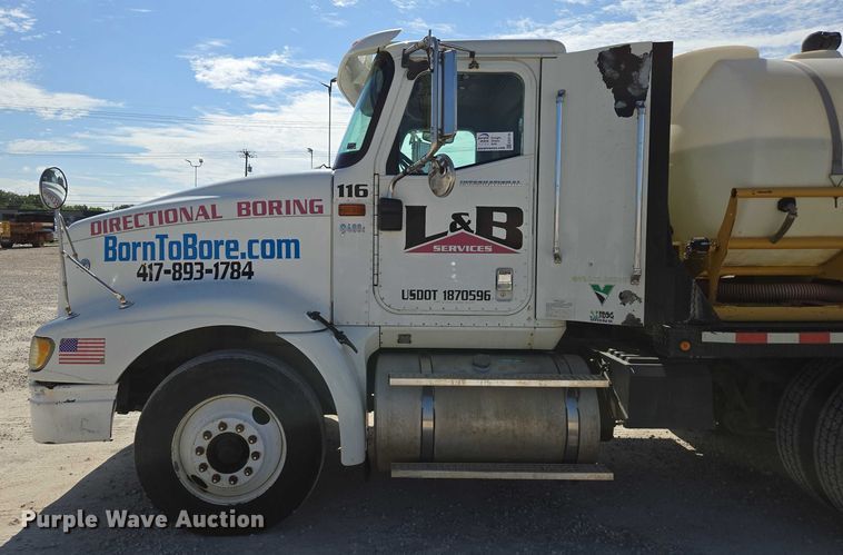 image for item ED2142 2007 International 9400i SBA flatbed truck with mud mixing system