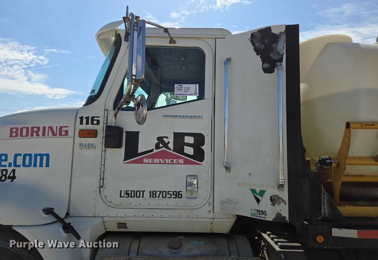 image for item ED2142 2007 International 9400i SBA flatbed truck with mud mixing system