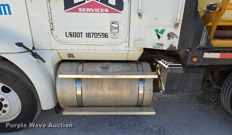 image for item ED2142 2007 International 9400i SBA flatbed truck with mud mixing system