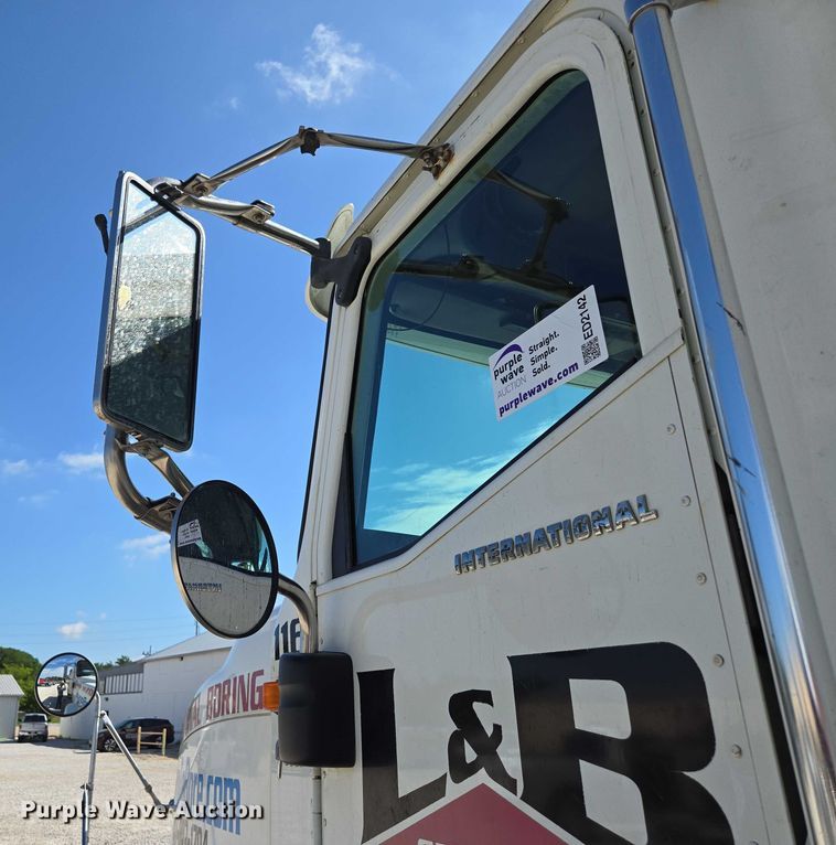 image for item ED2142 2007 International 9400i SBA flatbed truck with mud mixing system